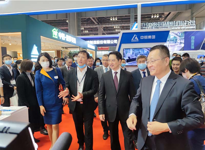 铝板厂家_全国政协常委、中国有色金属工业协会党委书记葛红林等领导到公司展位参观指导